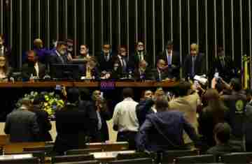  Alcolumbre e Motta pedem diálogo e respeito após ocupação de plenários 